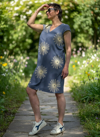 embroidery flower jeansblauw - popeline katoen