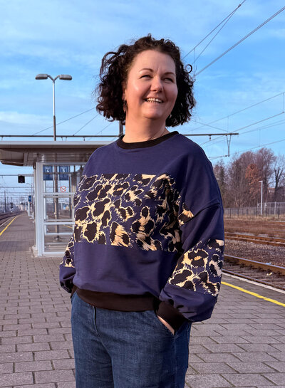 Leo green sweater package