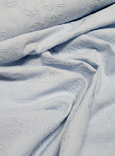 lichtblauw  - ton sur ton - embroidery katoen