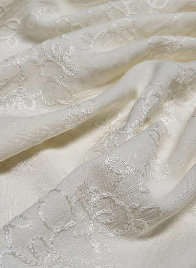 gebroken wit - linnenlook ton sur ton embroidery