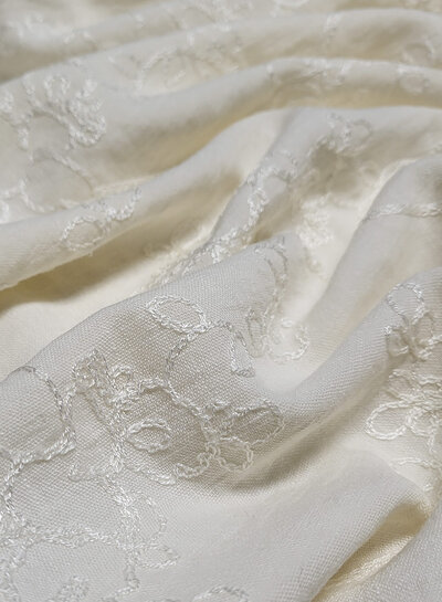 gebroken wit - linnenlook ton sur ton embroidery