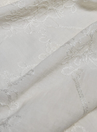 gebroken wit - linnenlook ton sur ton embroidery