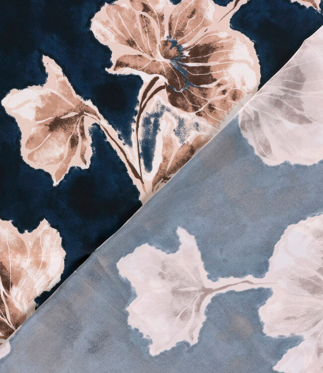 roze bloemen op marine achtergrond - satijn duchesse