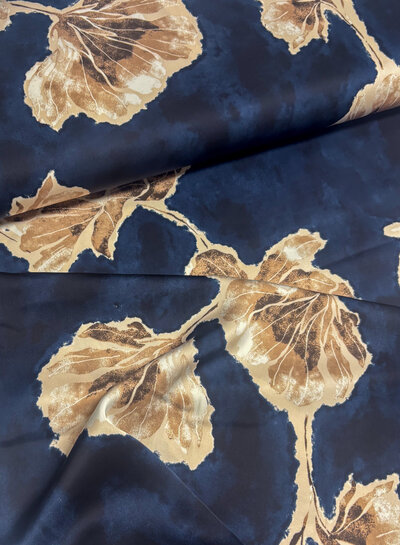 roze bloemen op marine achtergrond - satijn duchesse