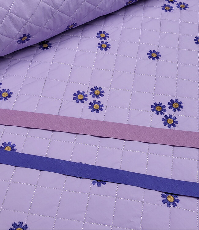 lila stepper met prachtige broderie - gematelasseerde stof