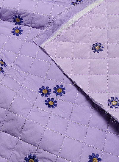 lila stepper met prachtige broderie - gematelasseerde stof