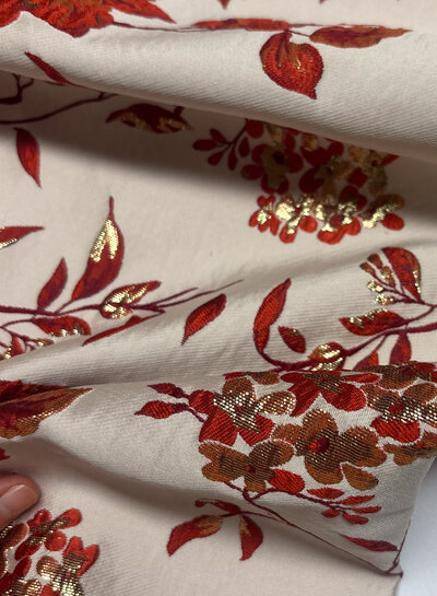 A la Ville rode bloemen met lurex - geweven jacquard - Knipmode