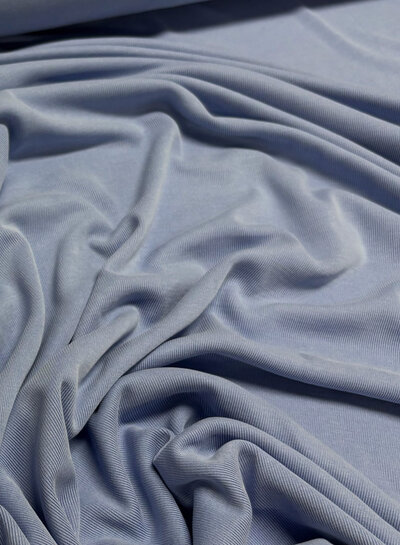 A la Ville lichtblauw - zijde touch - prachtige viscose tricot