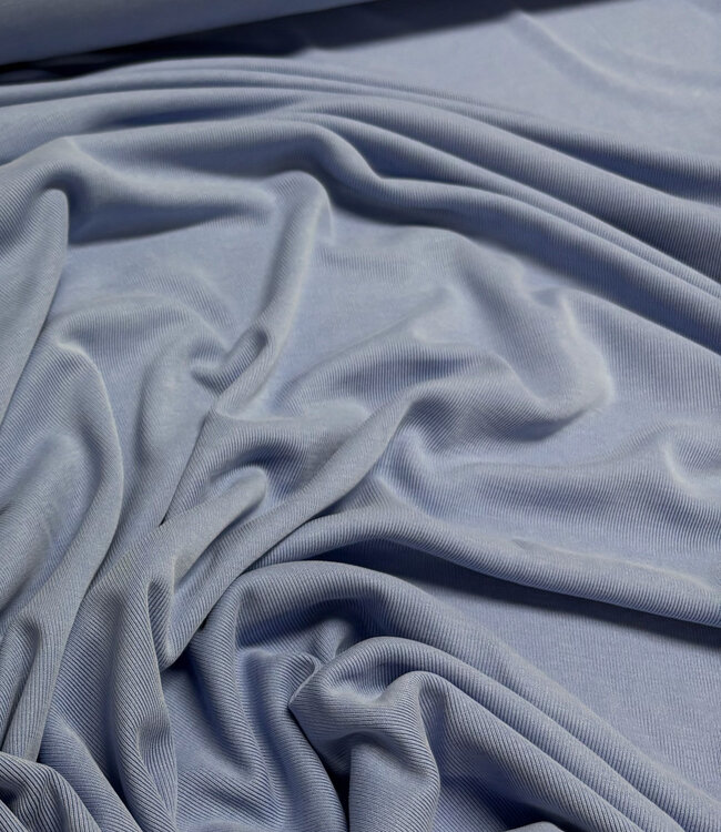 A la Ville lichtblauw - zijde touch - prachtige viscose tricot - Knipmode