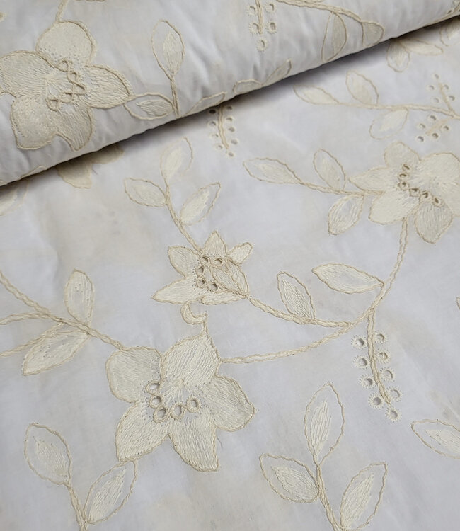 Madeline beige broderie bloemen op witte katoen