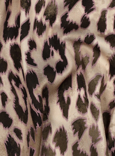 luipaard met lila accent - viscose met lichte stretch