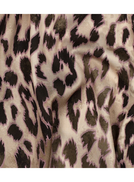 luipaard met lila accent - viscose met lichte stretch