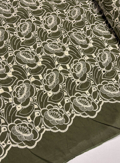Madeline khaki - prachtige broderie optie geschulpte rand