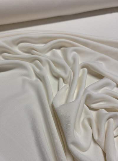 A la Ville gebroken wit  - zijde touch - prachtige viscose tricot