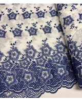 geborduurde bloemen met border en geschulpte rand - voile katoen