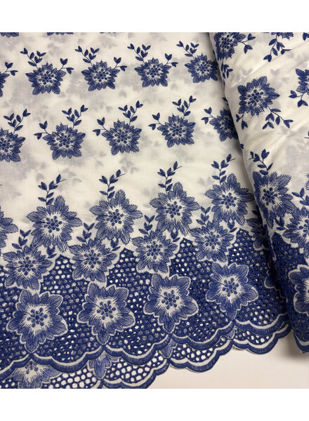 geborduurde bloemen met border en geschulpte rand - voile katoen