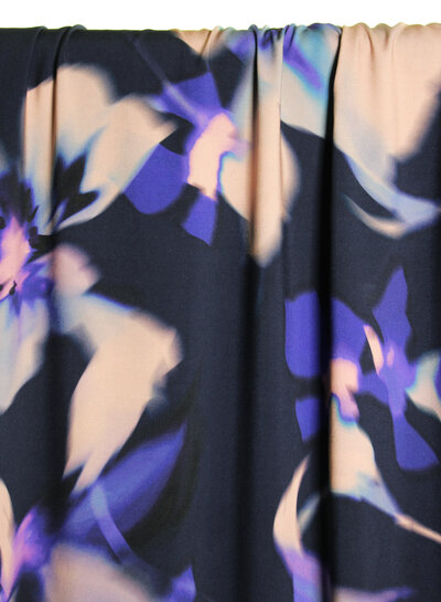 Atelier Jupe Dark blue viscose with blurry flowers
