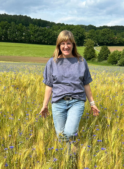 Swafing navy, flowing cotton with a linen look