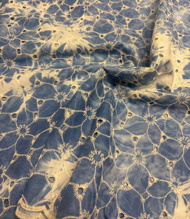 Swafing blauw broderie tie dye - geschulpte rand - katoen