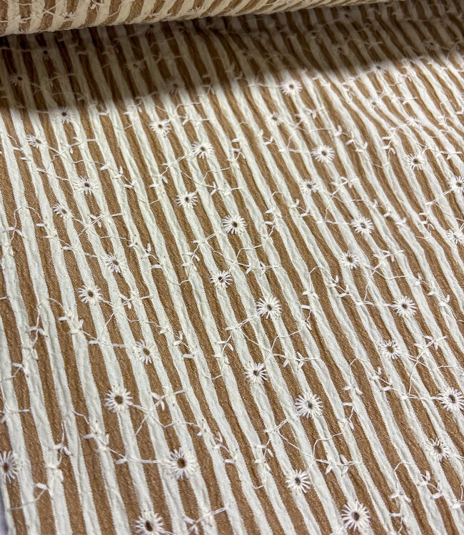 taupe streepjes en bloemetjes broderie - viscose mix