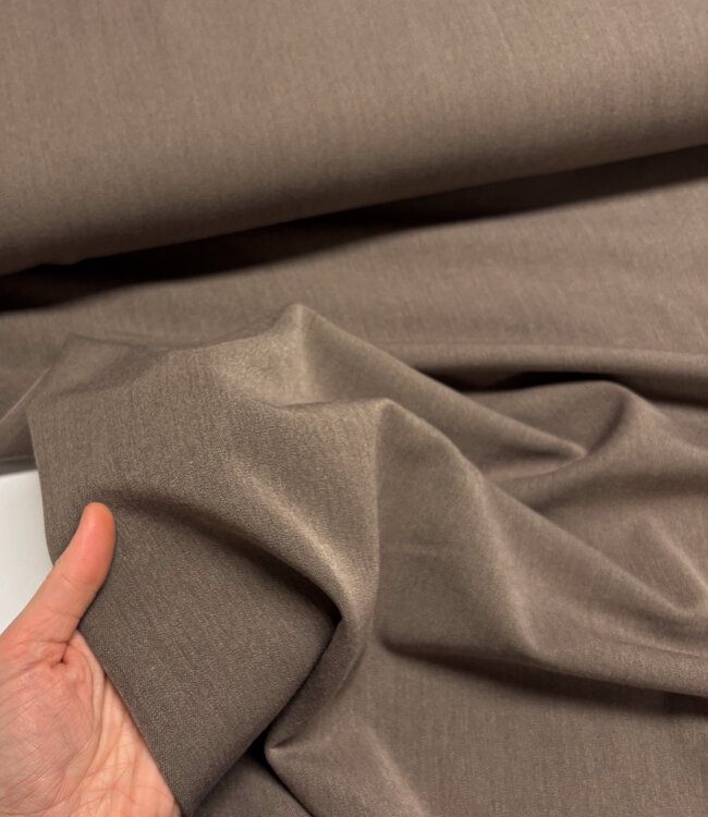taupe soepelvallende gabardine