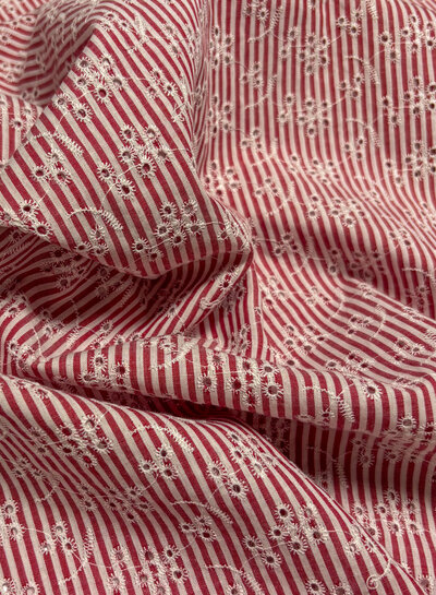 Swafing rood broderie - geschulpte rand