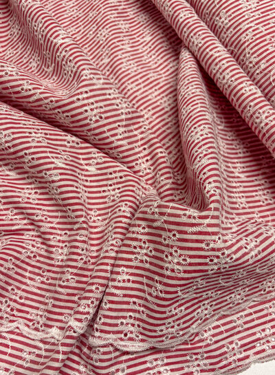 Swafing rood broderie - geschulpte rand