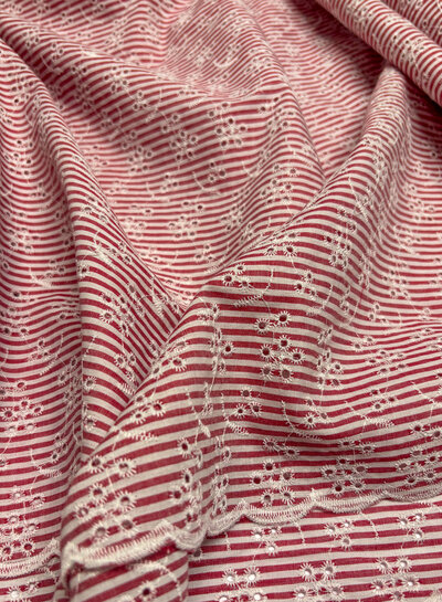 Swafing rood broderie - geschulpte rand