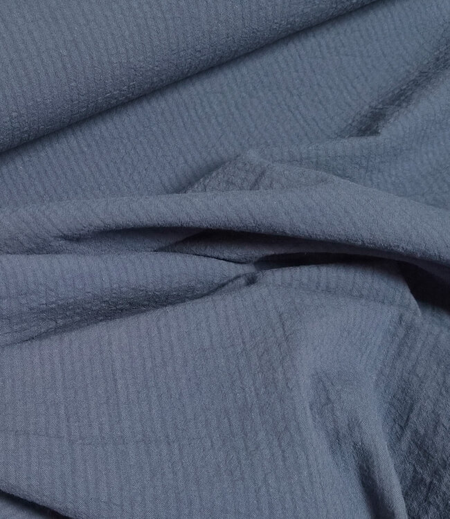 Fibremood donker denim met subtiele lijntjes - seersucker