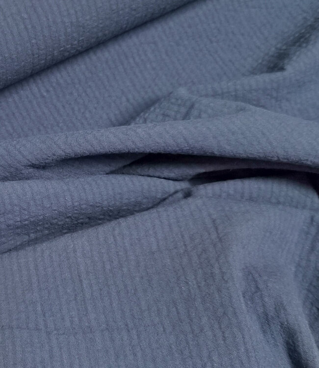 Fibremood donker denim met subtiele lijntjes - seersucker
