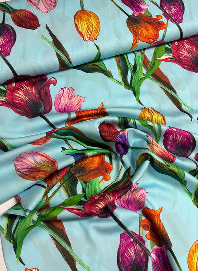 Marylene Madou tulips on sky blue  - prachtige print op zachte popeline katoen