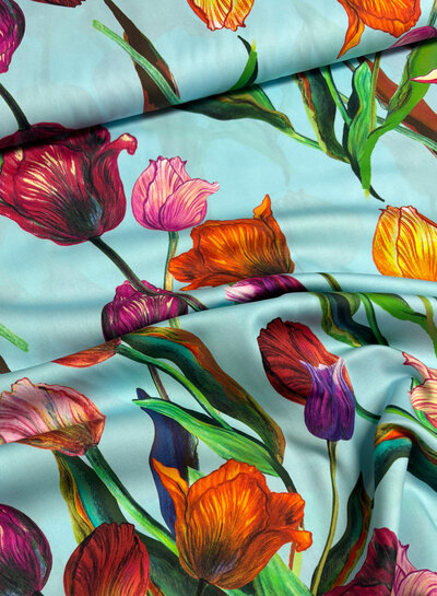 Marylene Madou tulips on sky blue  - prachtige print op zachte popeline katoen