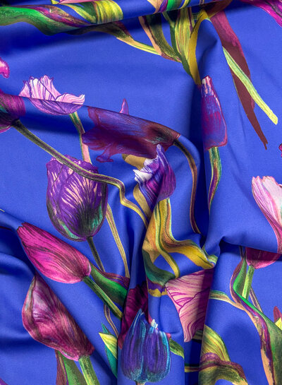 Marylene Madou tulips on deep blue  - prachtige print op zachte popeline katoen
