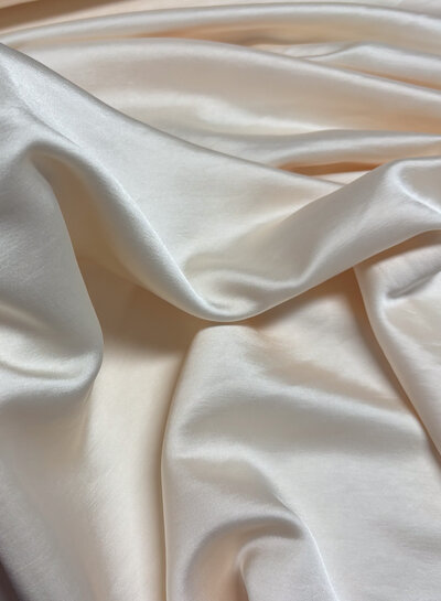 A la Ville gebroken wit - satijn viscose - qualité haute couture