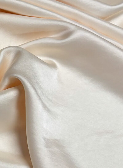 A la Ville gebroken wit - satijn viscose - qualité haute couture