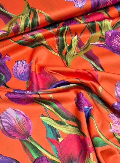 Marylene Madou tulips on fire - prachtige viscose satijn
