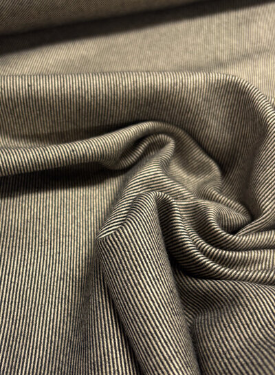 beige en antraciet twill stripes -  geweven bamboe - gerecycleerde, heel soepelvallende stof en geen kreuk
