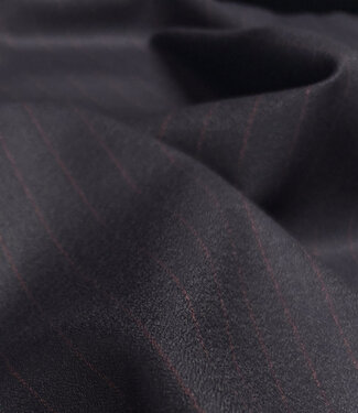 nachtblauw met bordeaux pinestripe -  geweven bamboe blend - heel soepelvallende stof en geen kreuk