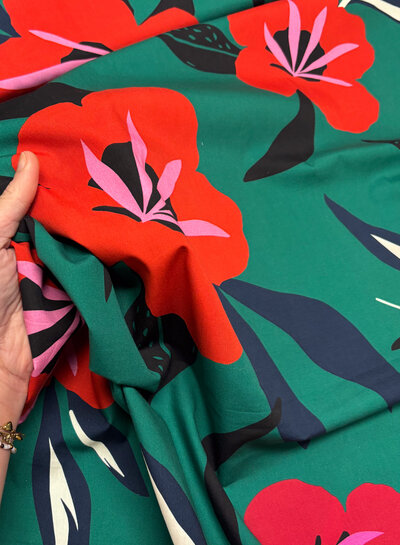 rode bloemen op groen - popeline katoen