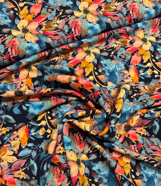 zalmkleurige bloemetjes op zwart - viscose