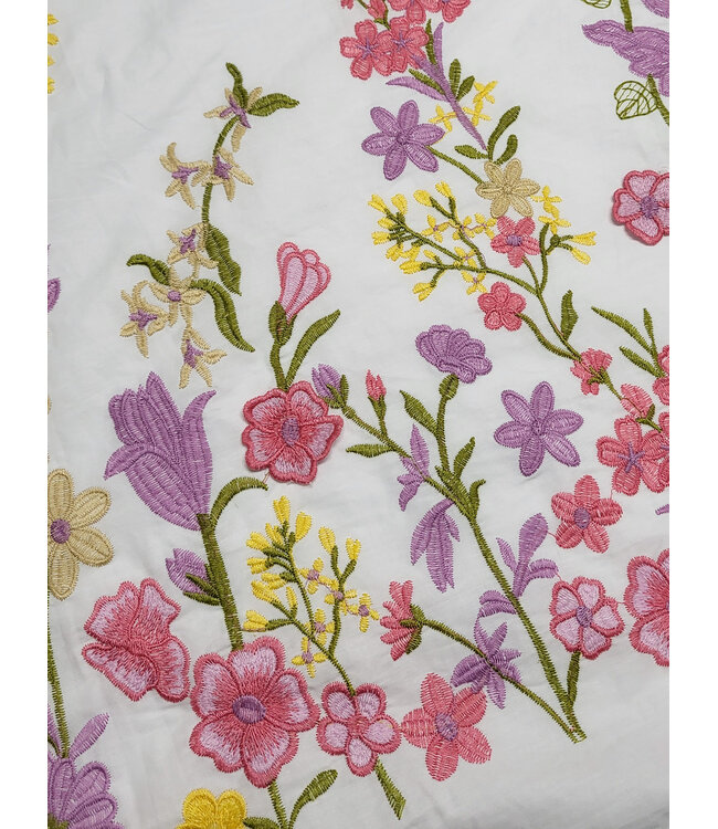 Madeline broderie bloemenboord met 3D-bloem roze op witte popeline