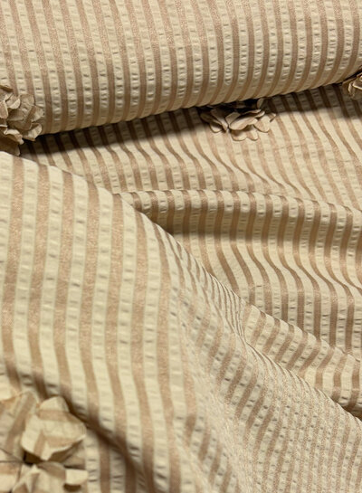 beige strepen met 3D bloem - seersucker
