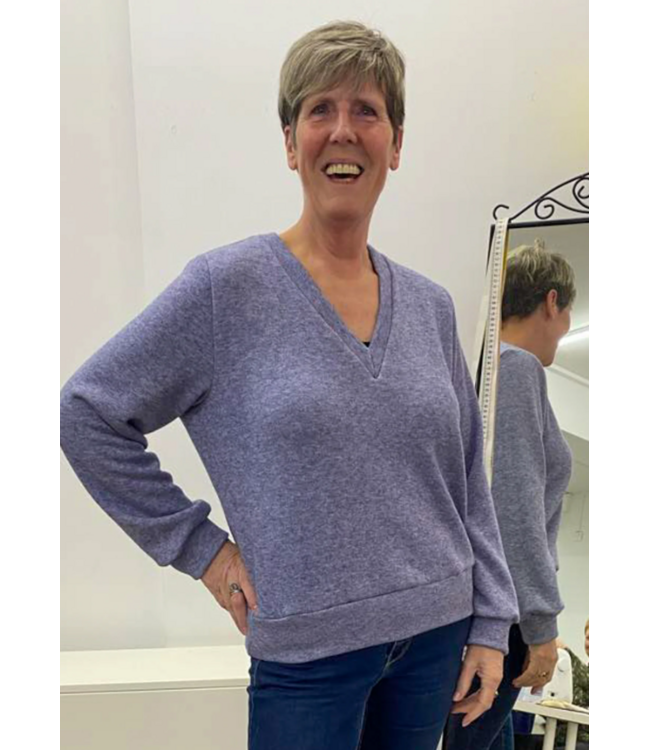 V-neck technique in sweater or T-shirt 18/10/2026