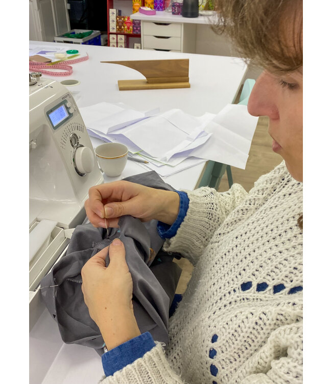 V-neck technique in sweater or T-shirt 18/10/2026