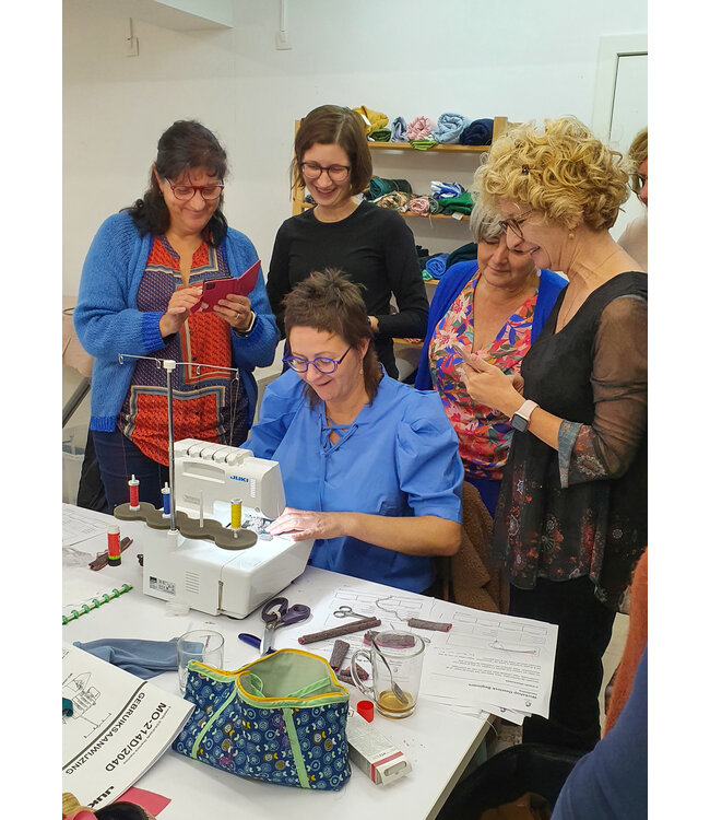learning to use an overlock machine NM 23/12/2026