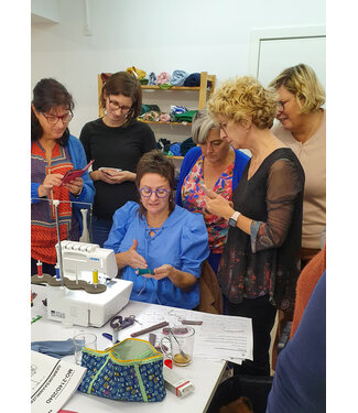 learning to use an overlock machine NM 23/12/2026