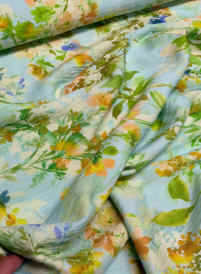 Madeline groene bloemen op mint - viscose crêpe