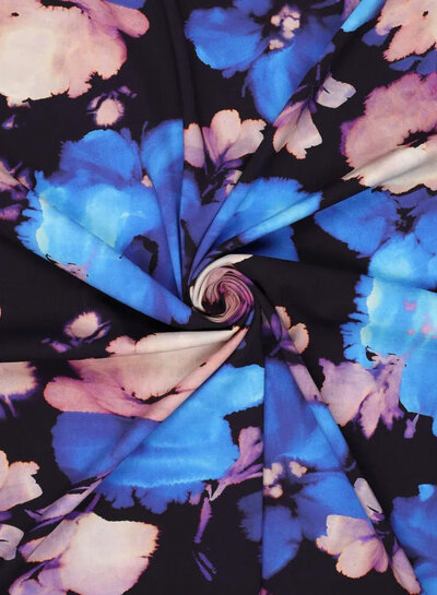 Madeline blurred flowers - viscose met lichte stretch