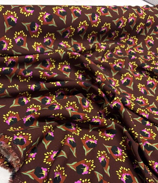 chocoladebruine bloemen en gele stippen viscose