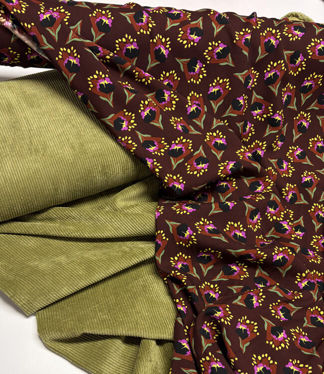 chocoladebruine bloemen en gele stippen viscose